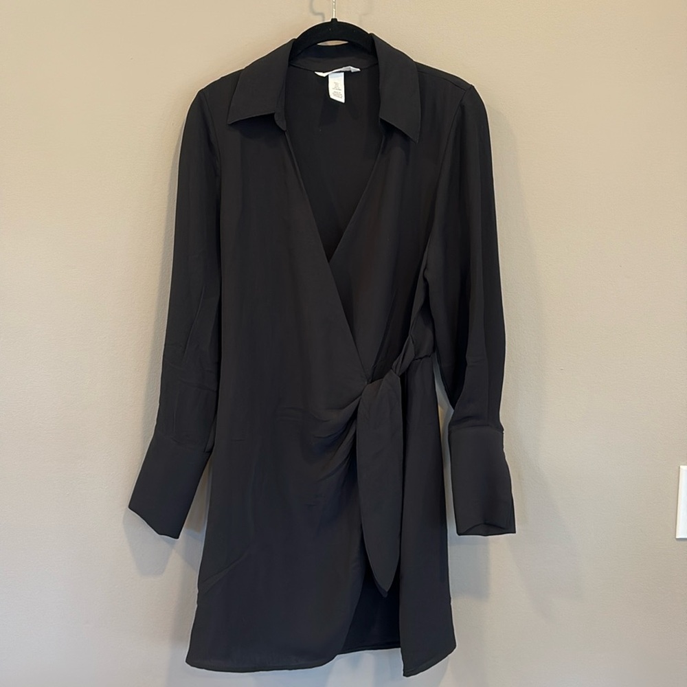 H&M
Size: Small
Worn 1x 
Measurements: 
Length from shoulder: 33”